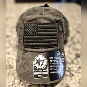 NWT Camo USA flag hat